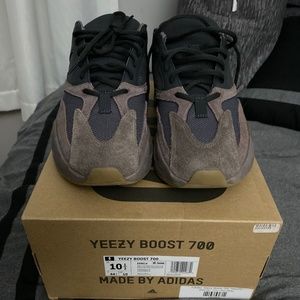 Yeezy 700 mauve